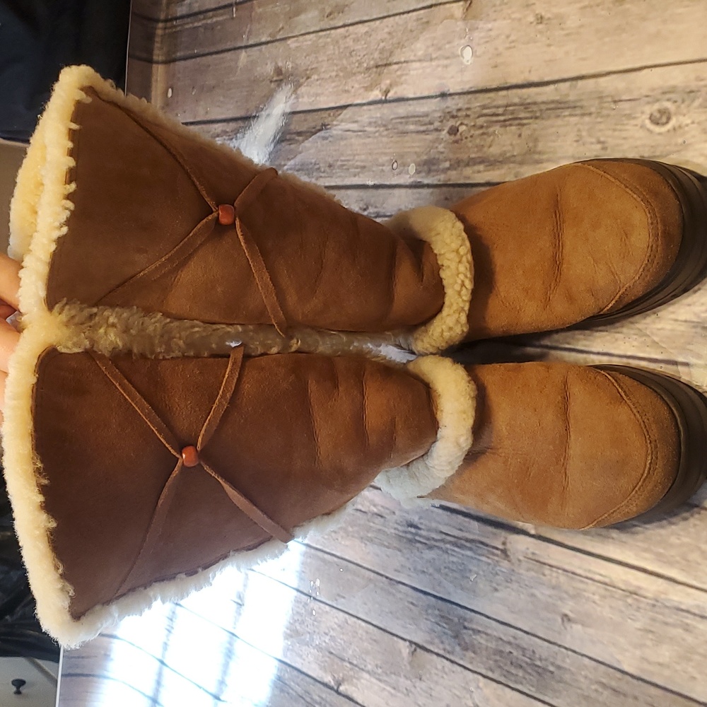 UGG Boots Nightfall 5359 Chestnut Fluffy Tall Uggs Beads Size  9